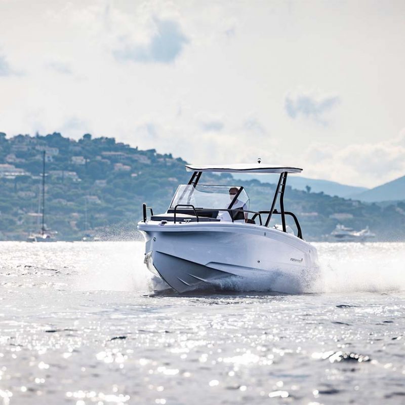 Axopar_25_Cross_Top_0006_25_Gallery_0005_Axopar-25-TT_C4A9950__ScaleHeightWzIxNjBd