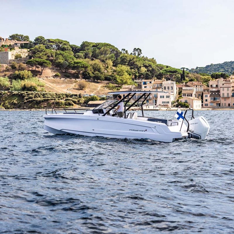 Axopar_25_Cross_Top_0010_25_Gallery_0007_Axopar-25-TT_C4A9585__ScaleHeightWzIxNjBd