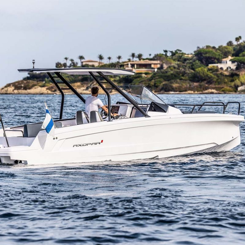 Axopar_25_Cross_Top_0012_25_Gallery_0010_Axopar-25-TT_C4A0297__ScaleHeightWzIxNjBd