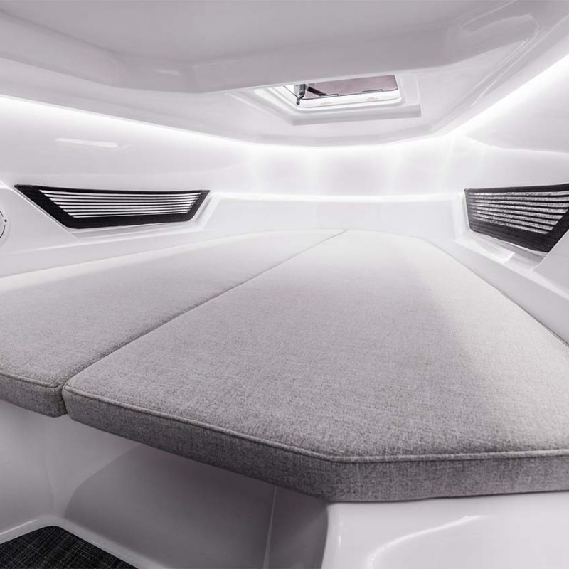 Axopar_25_Cross_Top_0013_25_Gallery_0003_Axopar-25-TT_C4A7506__ScaleHeightWzIxNjBd