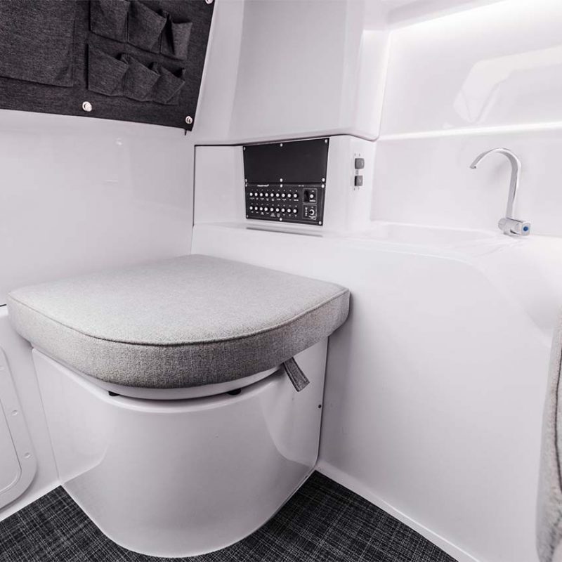 Axopar_25_Cross_Top_0014_25_Gallery_0002_Axopar-25-TT_C4A7512__ScaleHeightWzIxNjBd