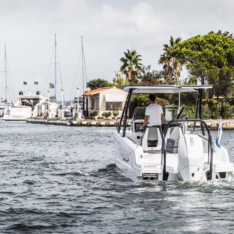 Axopar_25_Cross_Top_0015_25_Gallery_0008_Axopar-25-TT_C4A9486__ScaleHeightWzIxNjBd