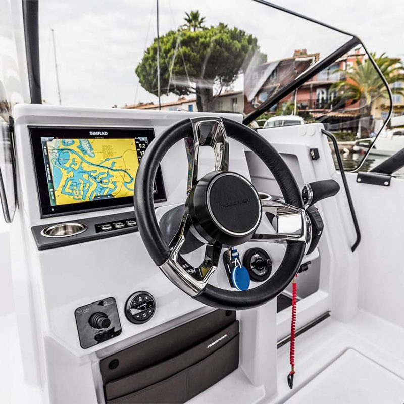 Axopar_25_Cross_Top_0016_25_Gallery_0001_Axopar-25-TT_C4A7868__ScaleHeightWzIxNjBd