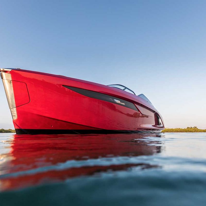 r35-exterior-signal-red-hull-26