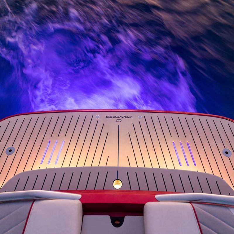 r35-exterior-signal-red-hull-55