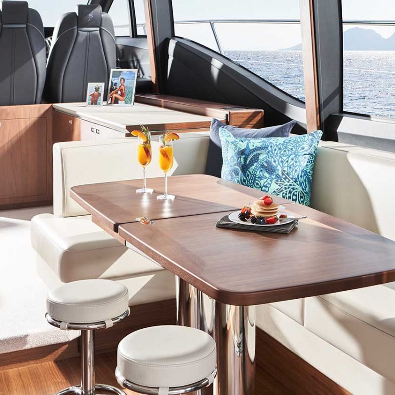 s62-interior-dining-area-with-stools