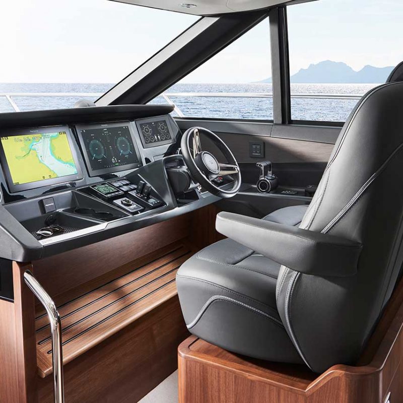 s62-interior-helm