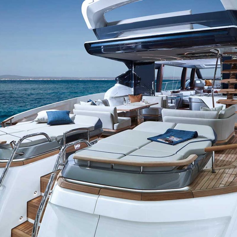 s78-exterior-cockpit-dining-table