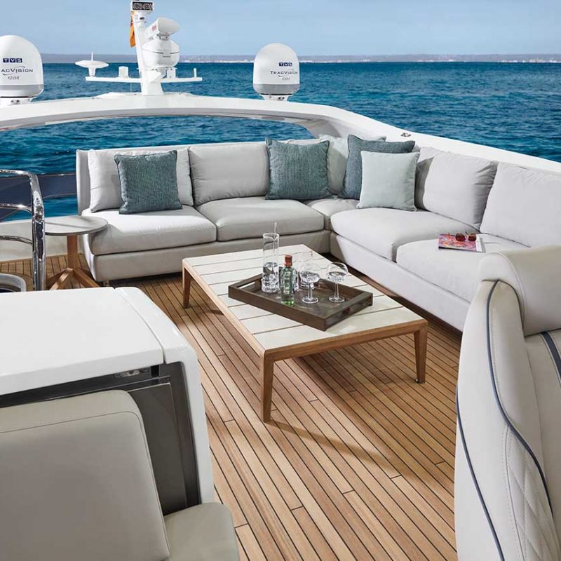 s78-exterior-sportbridge-with-table