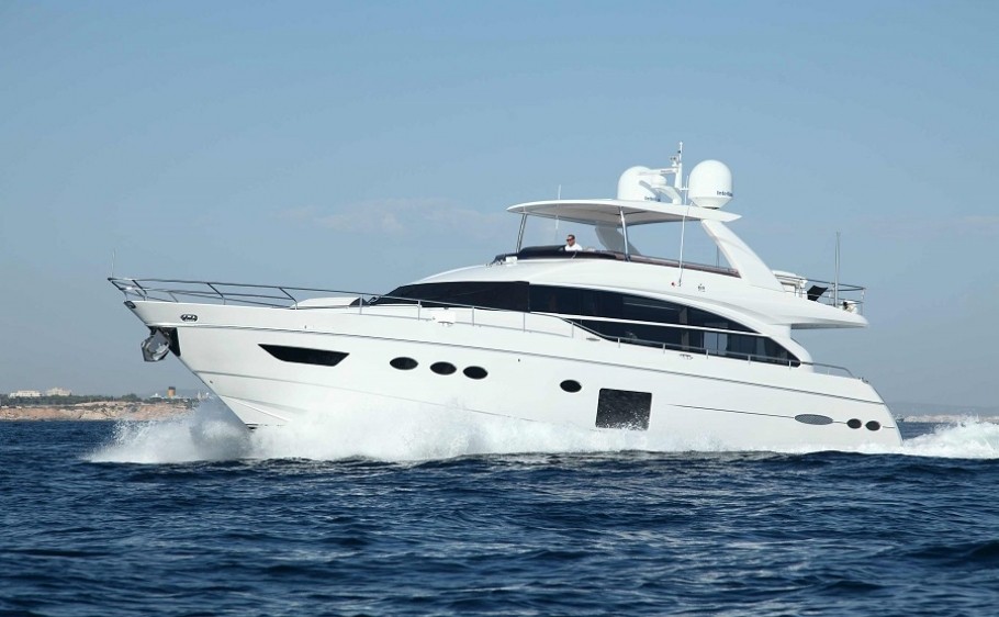 SAMAKANDA-Yacht-Charter-8-910x562