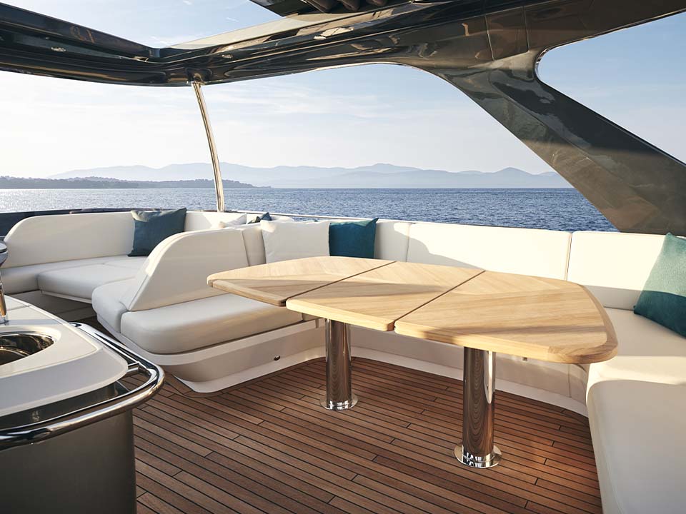 Quay__0030_f65-flybridge-detail-2-2022